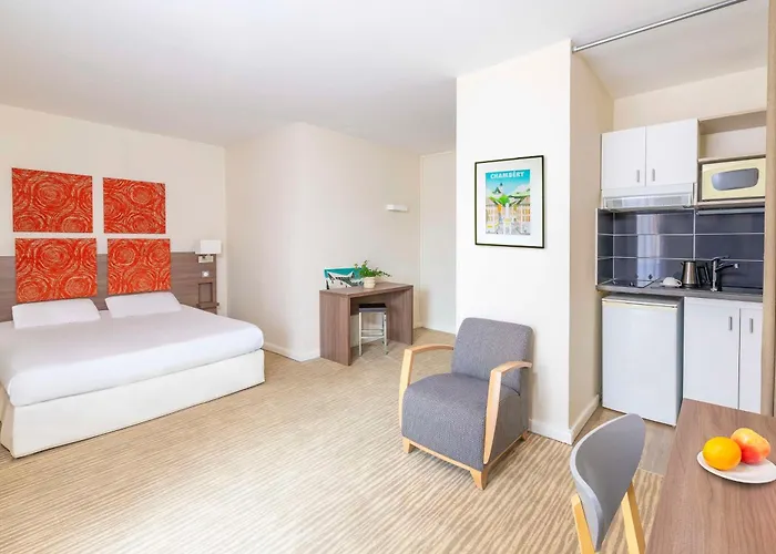 Kyriad Chambéry Centre - Hôtel et Résidence
