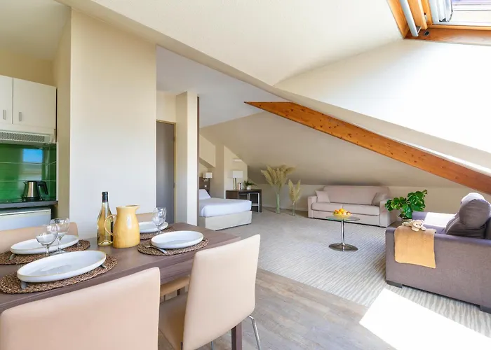 Kyriad Chambery Centre - Hotel Et Residence