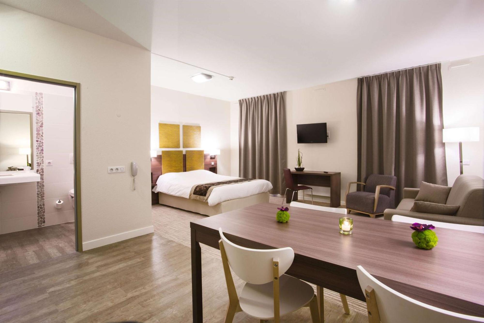 Kyriad Centre - Et Résidence 3* Chambéry