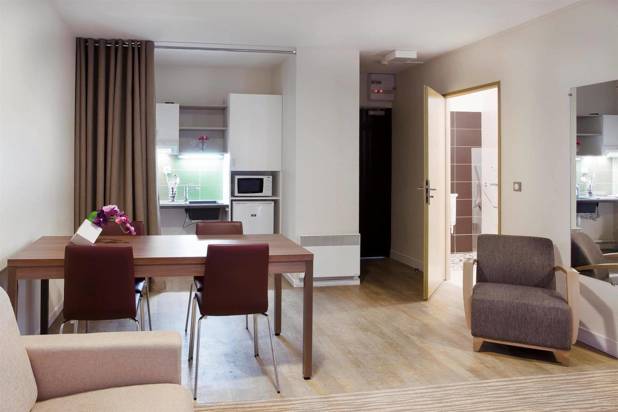 Kyriad Centre - Et Aparthotel Chambery