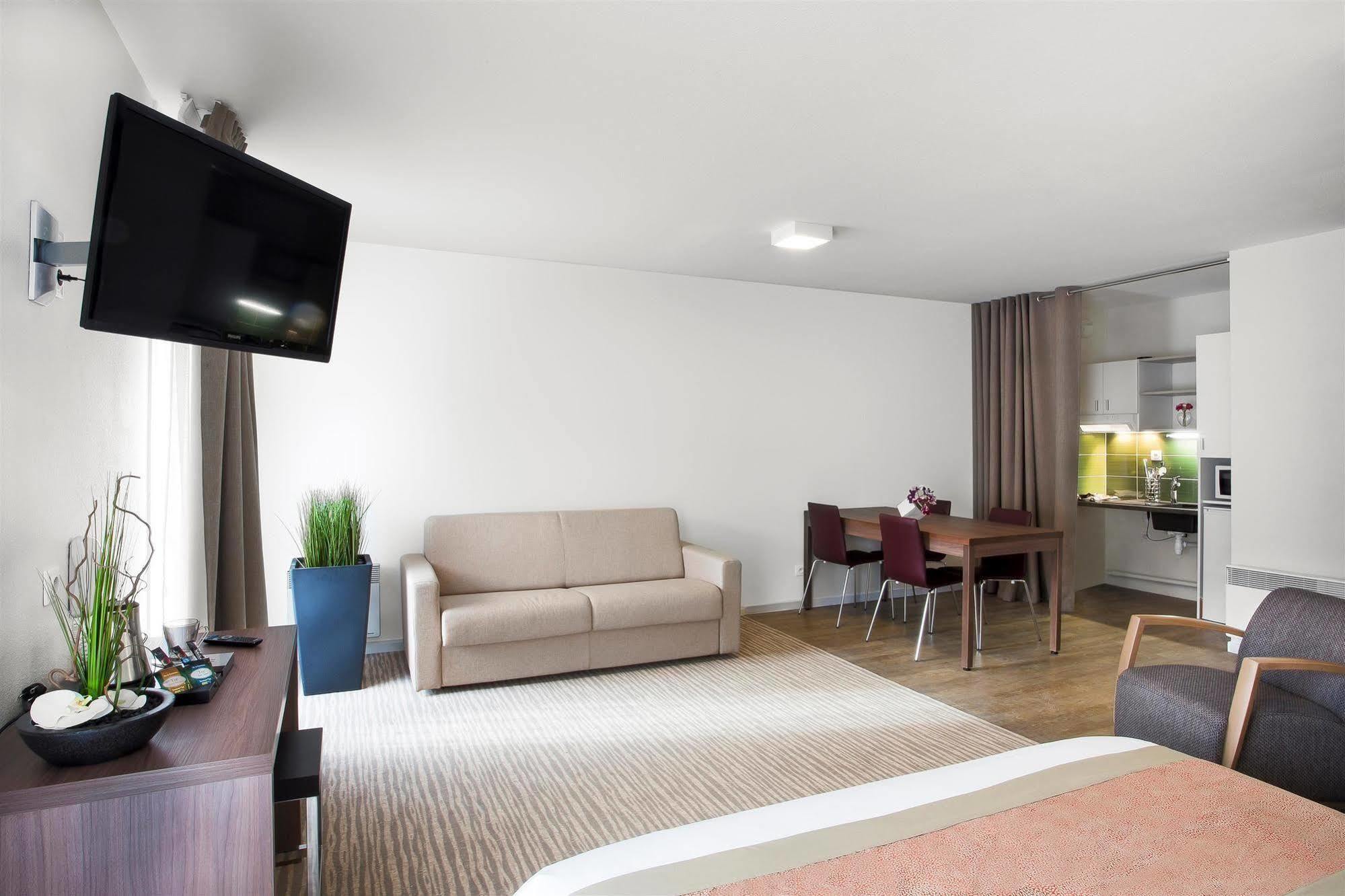 Kyriad Centre - Et 3*