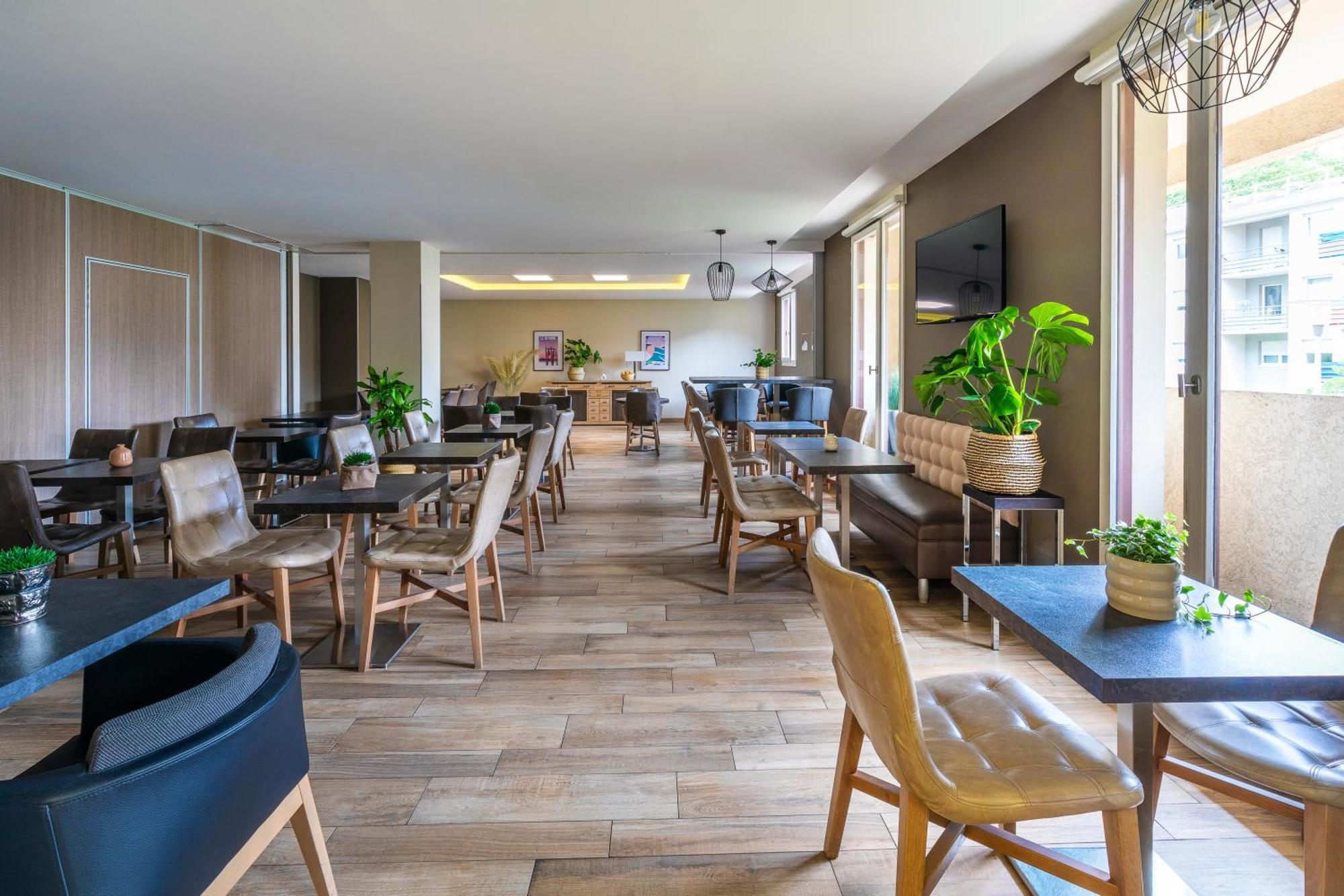 Kyriad Centre - Et Résidence Aparthotel